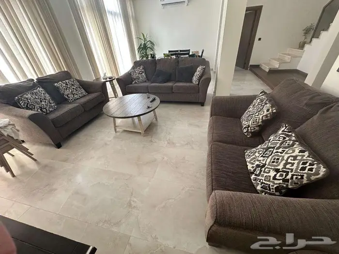 1500 SAR غرفة جلوس امريكي مع 3 طاولات جلوس 0