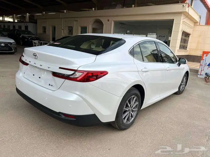 تويوتا كامري E هايبرد 2025 متاح اقساط و كاش 2