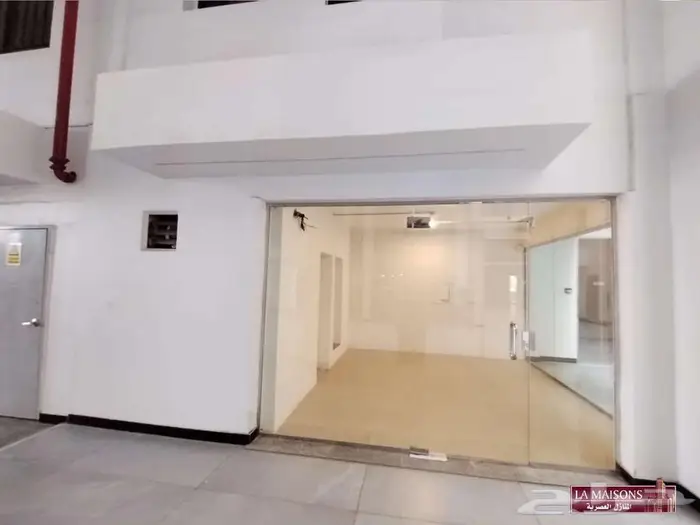 للايجار معرض تجاري رقم 207 بمركز مليباري سنتر 6