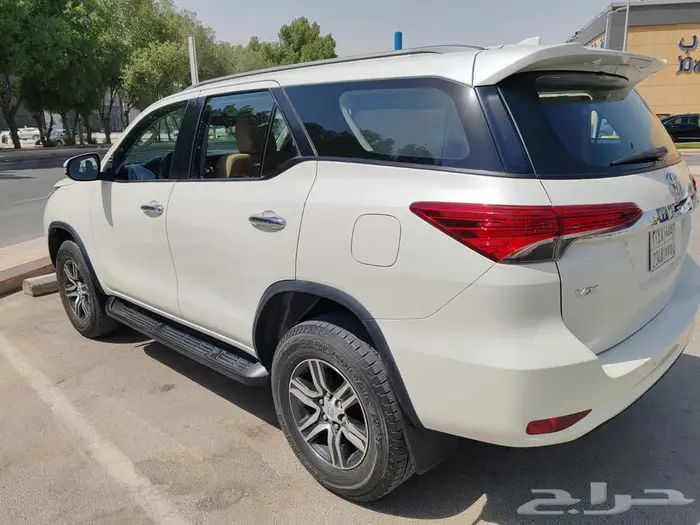 Toyota Fortuner 2020 4
