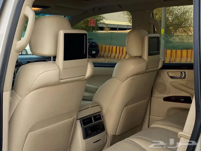 لكزس LX570 فل كامل 2015 8