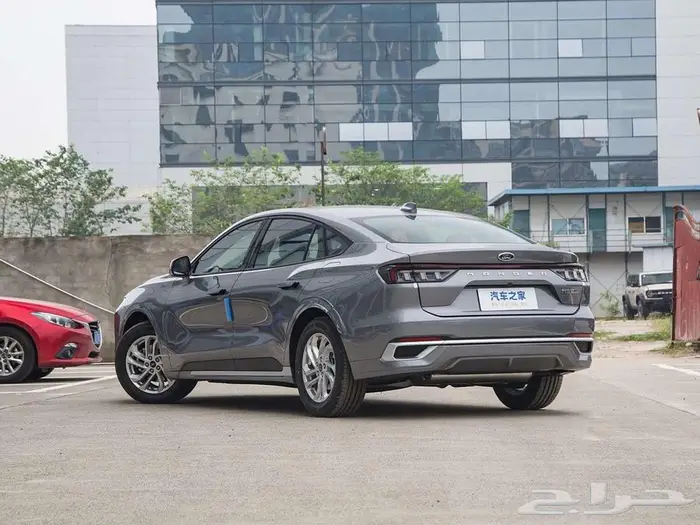 استيراد فورد توروس 2025 1.5T EcoBoost FWD بسعر تنافسي 6