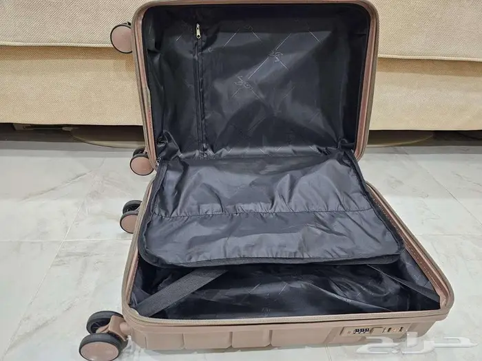 حقيبة سفر يدوية. 4 عجلات. 6