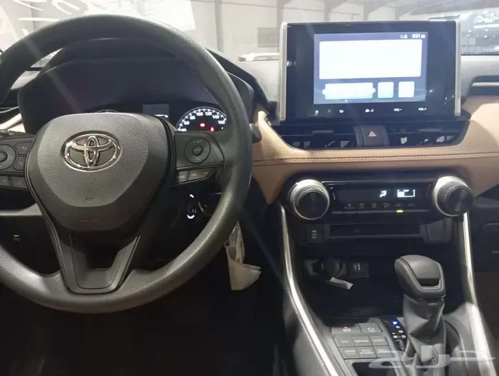 تويوتا راف فور ستاندر دبل وبدون دبل بنزين 2025 11