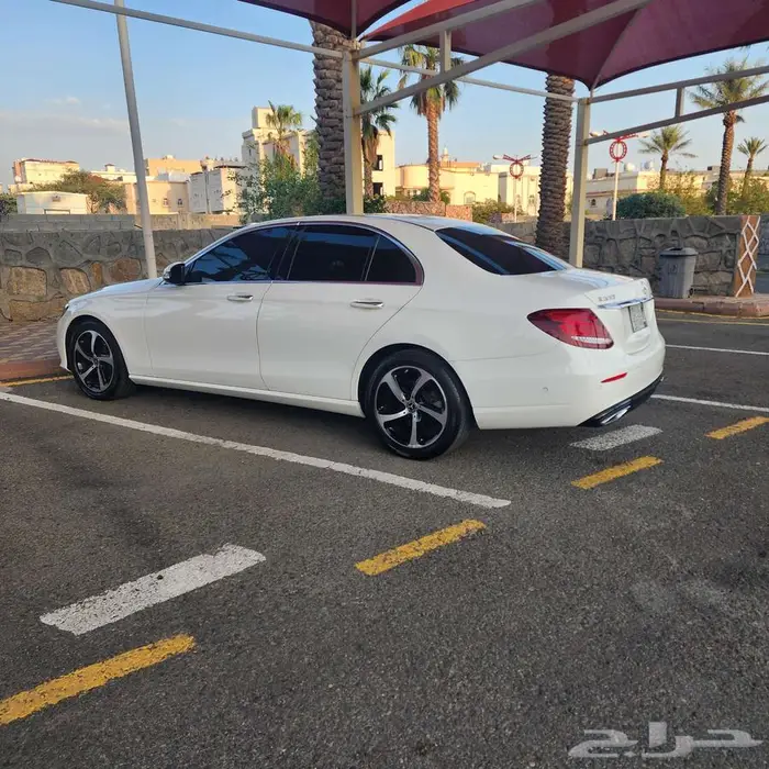 مرسدس بنز E300 نظيفه جدا 5
