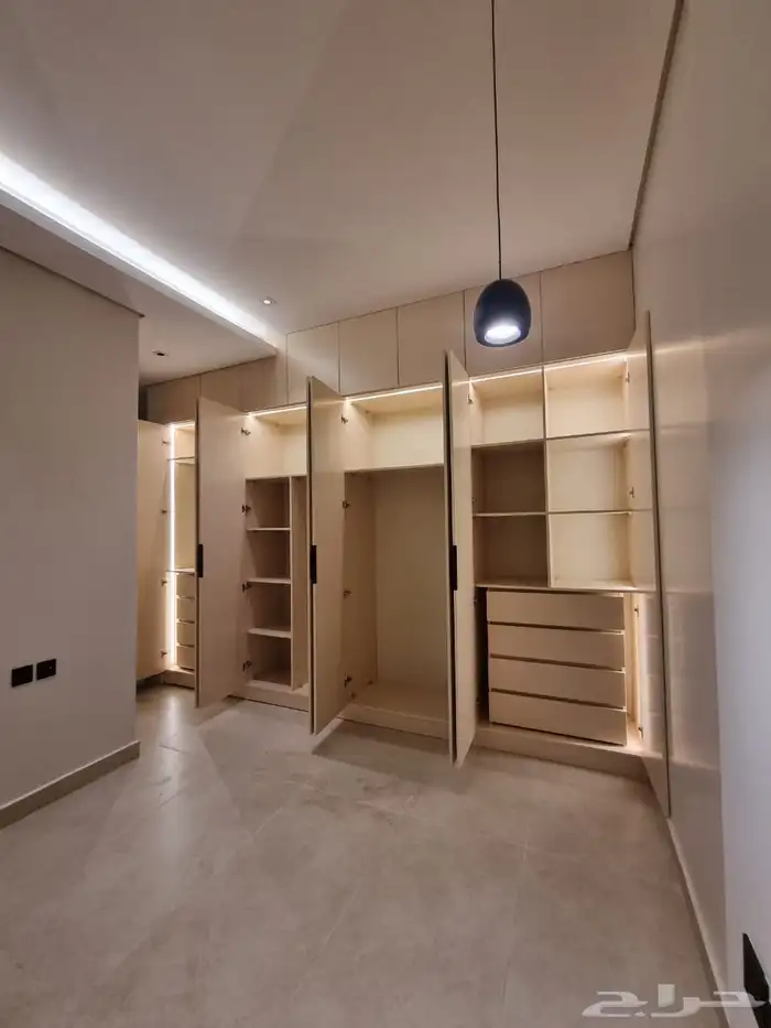 للبيع فيلا فاخره مودرن بحي الرفيعه 25