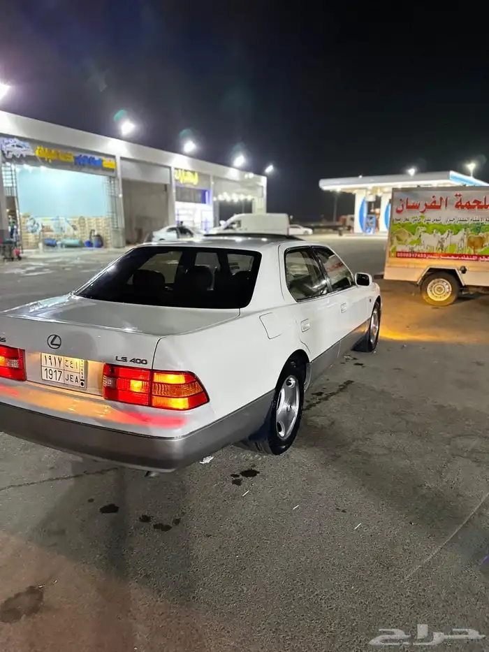 للبيع لكزيس LS400 موديل 2000 2