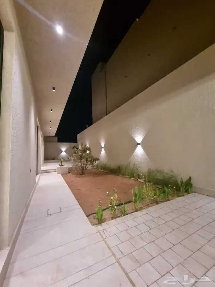 للبيع فيلا فاخره مودرن بحي الرفيعه 8