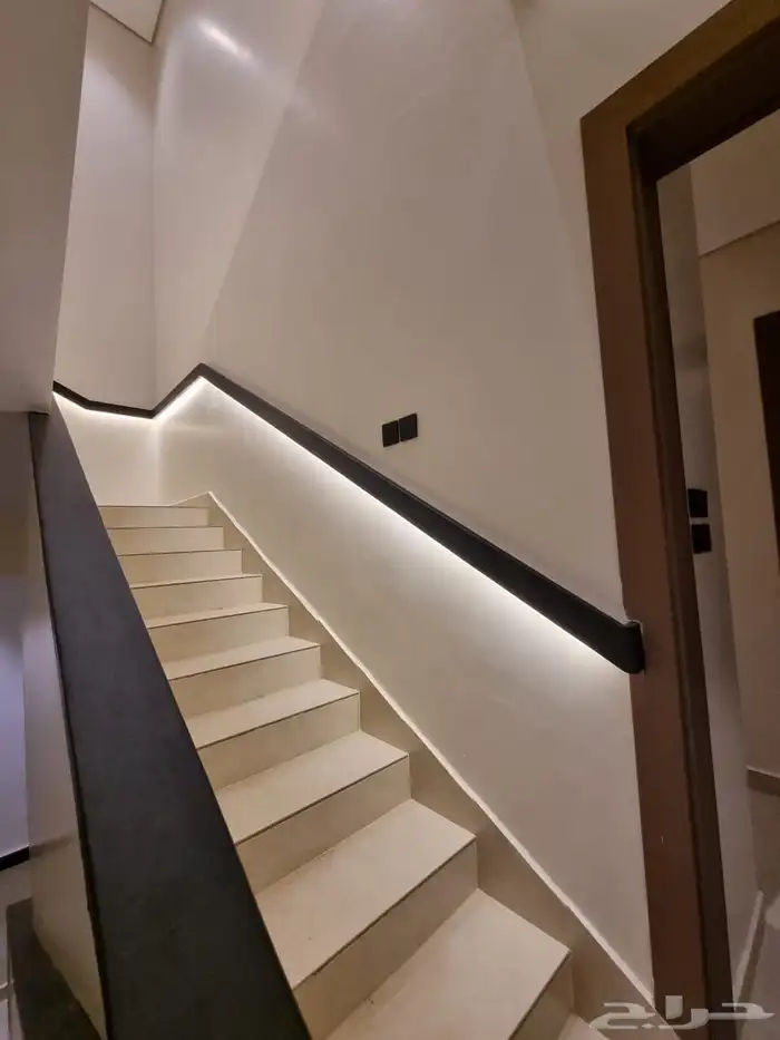 للبيع فيلا فاخره مودرن بحي الرفيعه 15