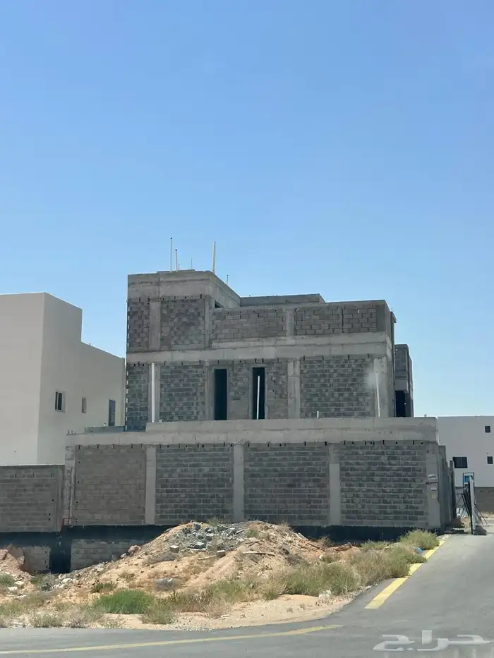 للبيع فيلا عظم حي الرمال 2