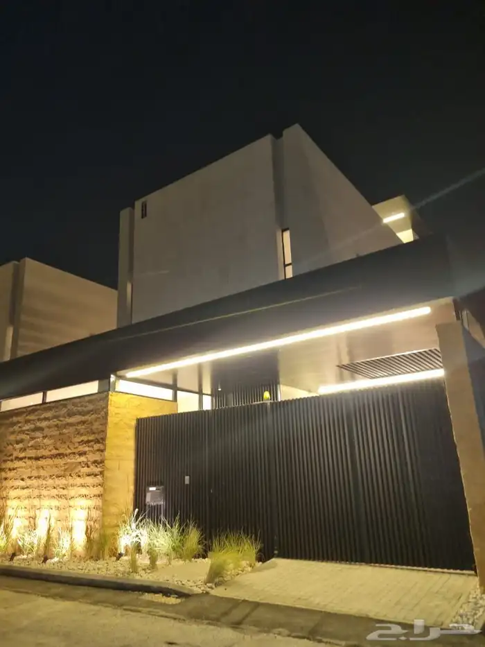 للبيع فيلا فاخره مودرن بحي الرفيعه 0