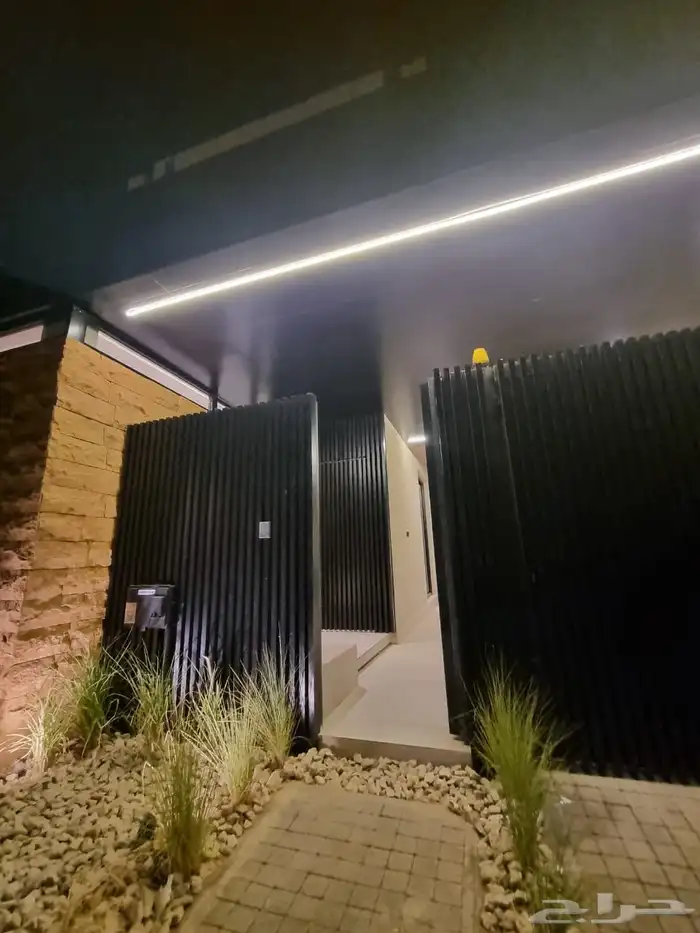 للبيع فيلا فاخره مودرن بحي الرفيعه 3