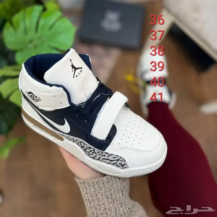 شوزات نسائيه 43