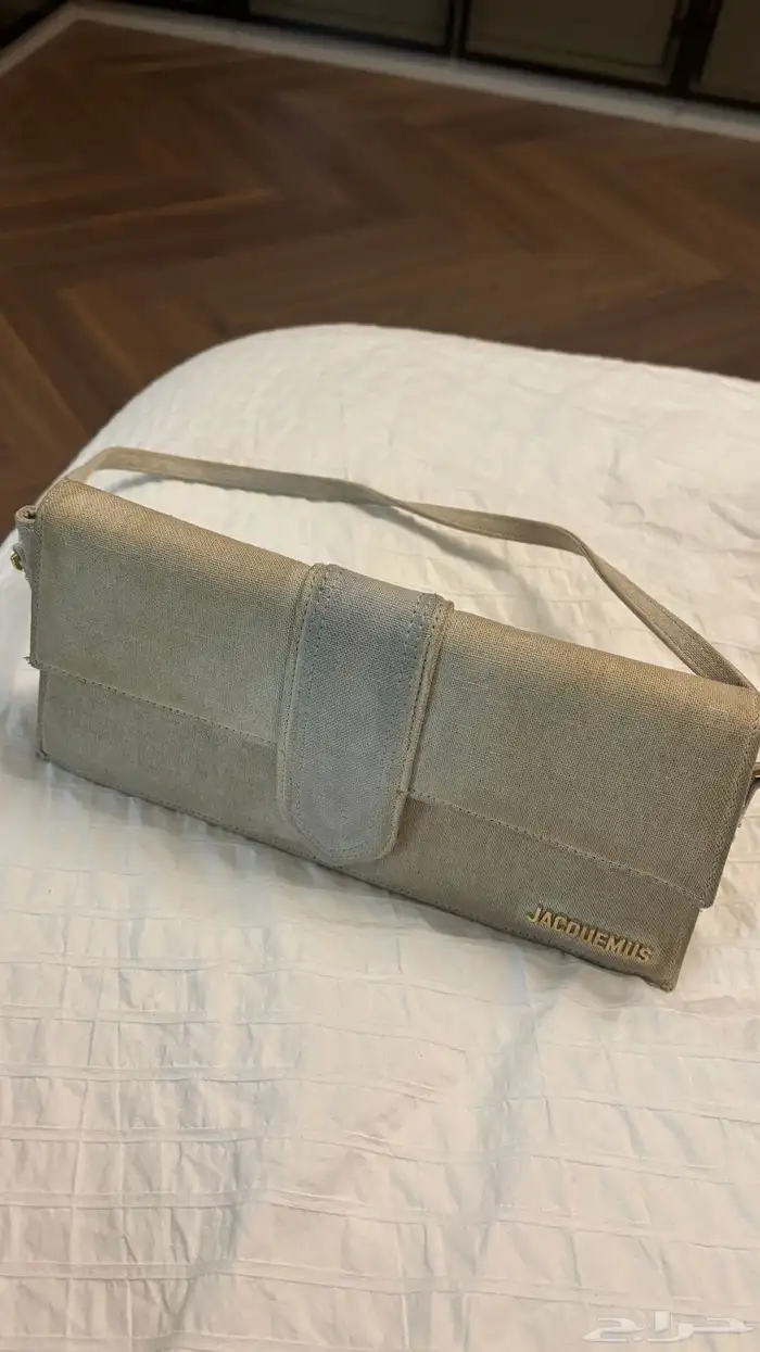 شنطه جاكموس اصليه شريتها ب 2700 ببيعها ع حسب السوم 0