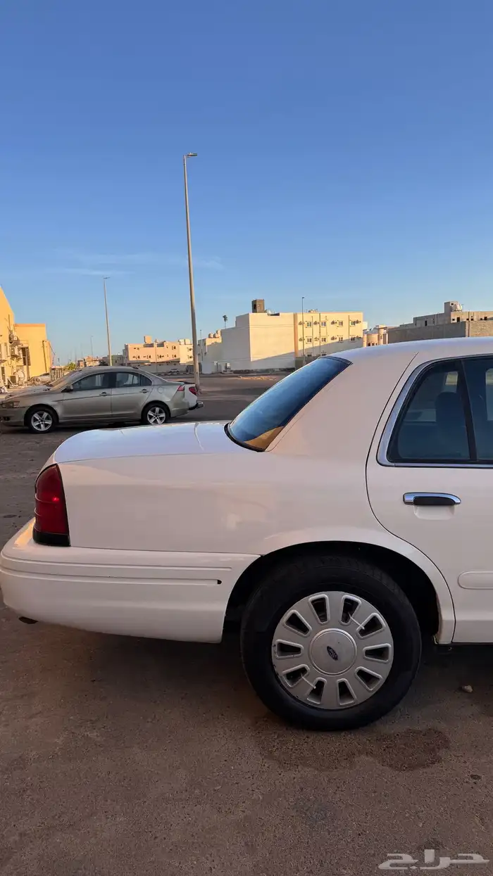 للبيع فورد فكتوريا 2003 8