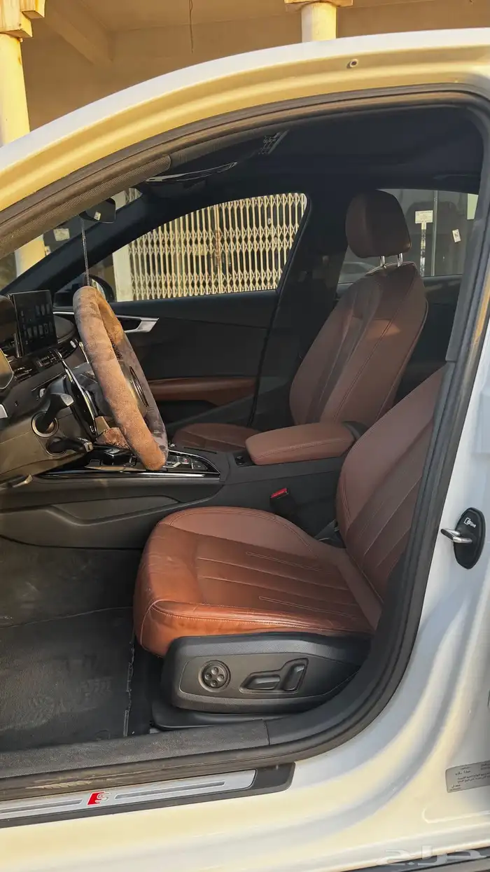 أودي A4 40 TFSI Black Edition حصان 190 7