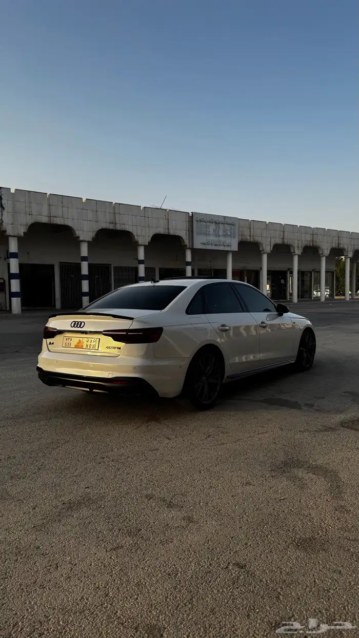 أودي A4 40 TFSI Black Edition حصان 190 4
