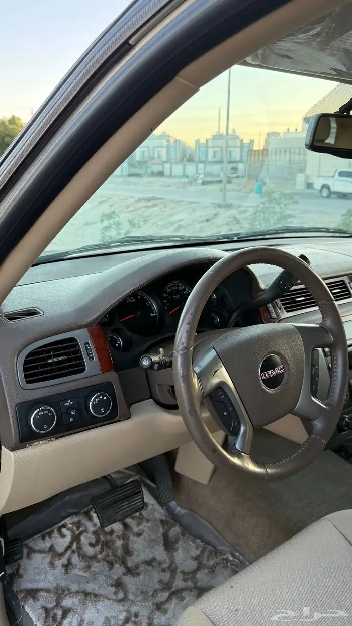 يوكن 2010 SEL لون ذهبي للبيع 4