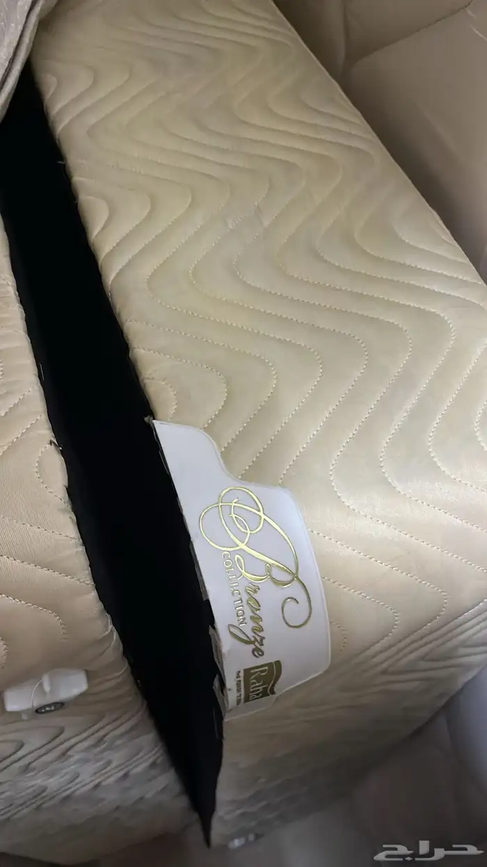 غرفة نوم كلاسيك بني محروق مع السرير 3