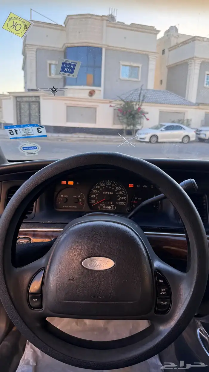للبيع فورد فكتوريا 2003 23