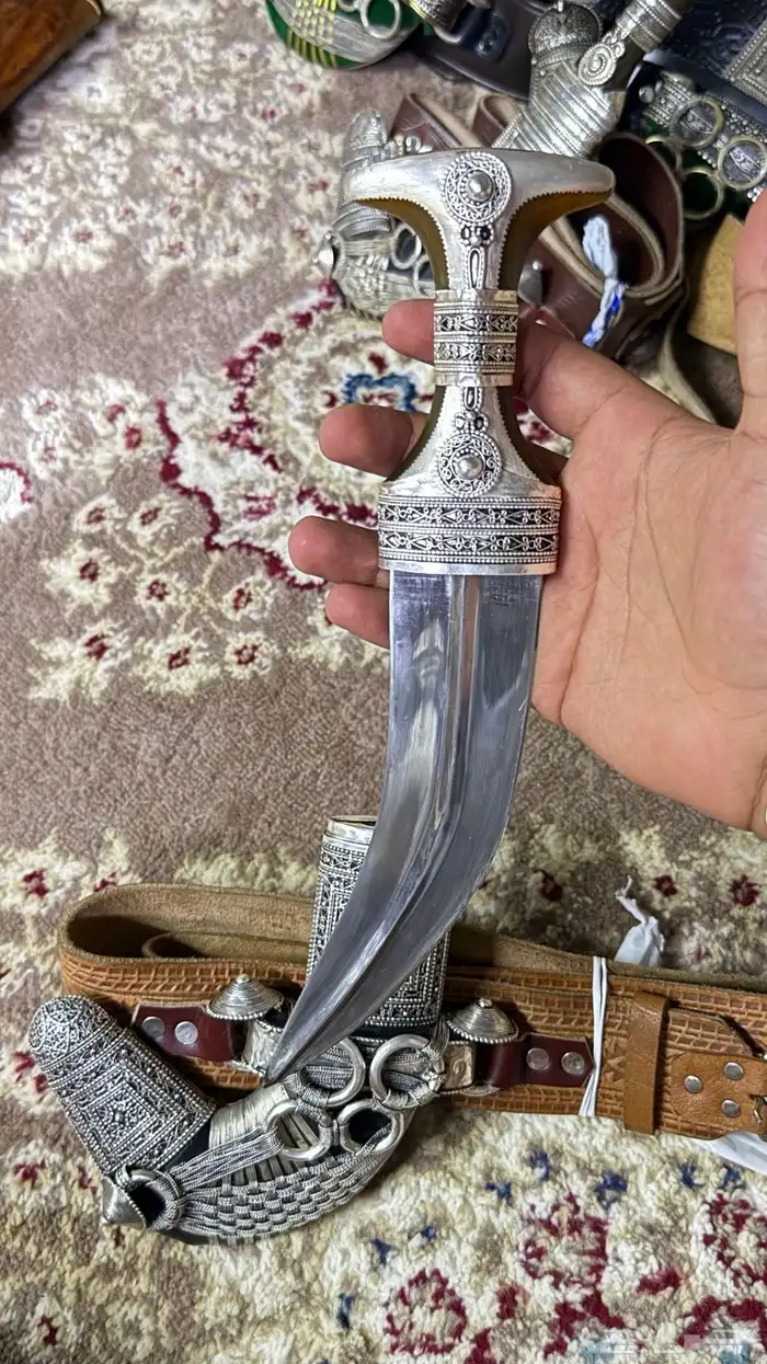 جنابي للبيع منها الزراف ومنها القرن ومنها حك الزراف القديم 3