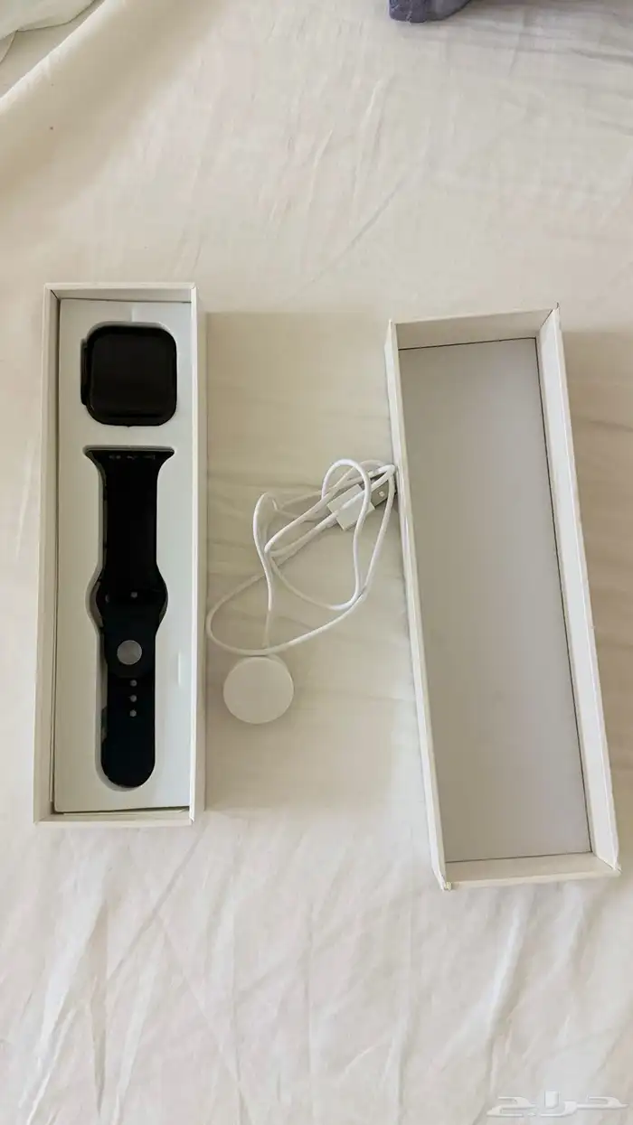 ساعة رياضية شبيهة ابل 1