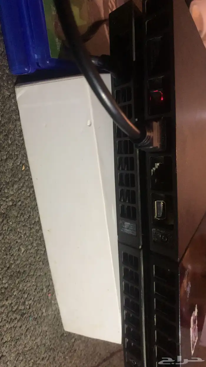 PS4 للبيع مهب جديد بس استعمال نضيف اصدز فا ارجو عدم البخس 3