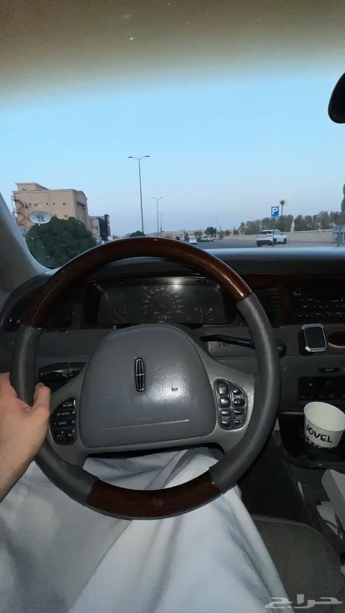 لنكولن تاون كار 1998 57