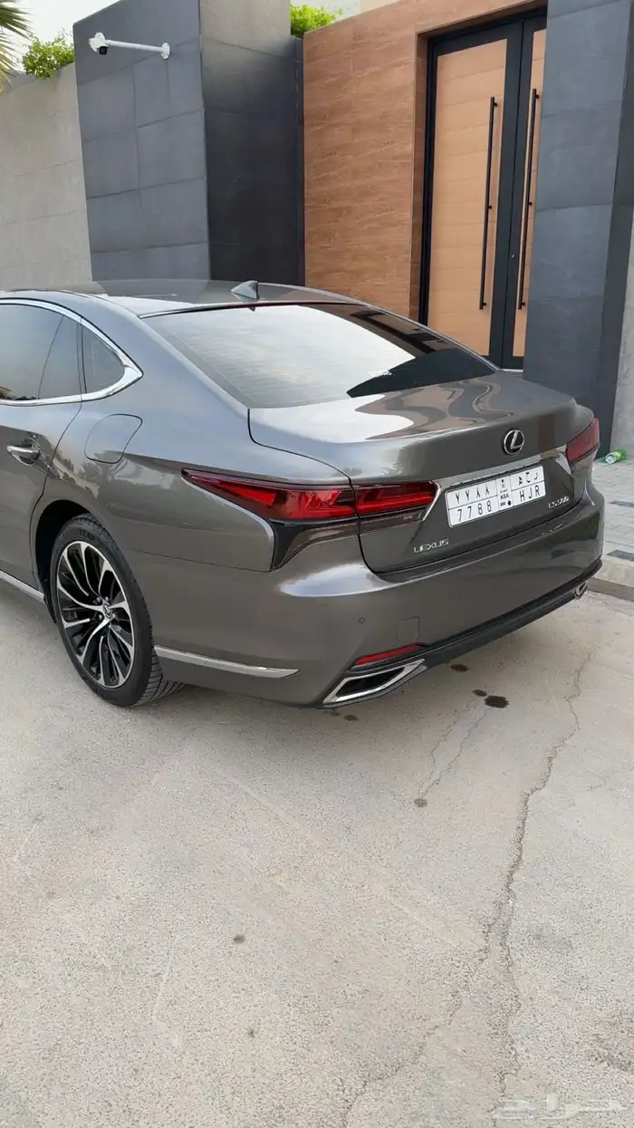 لكزس LS350 2021 18