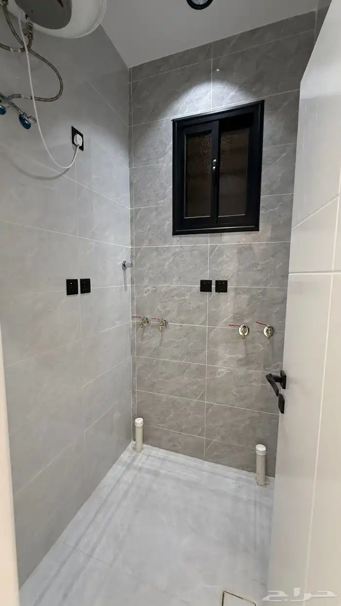 للبيع شقق سكنية فاخرة بالقرب من حى الضيافه والإسكان بالخميس 7