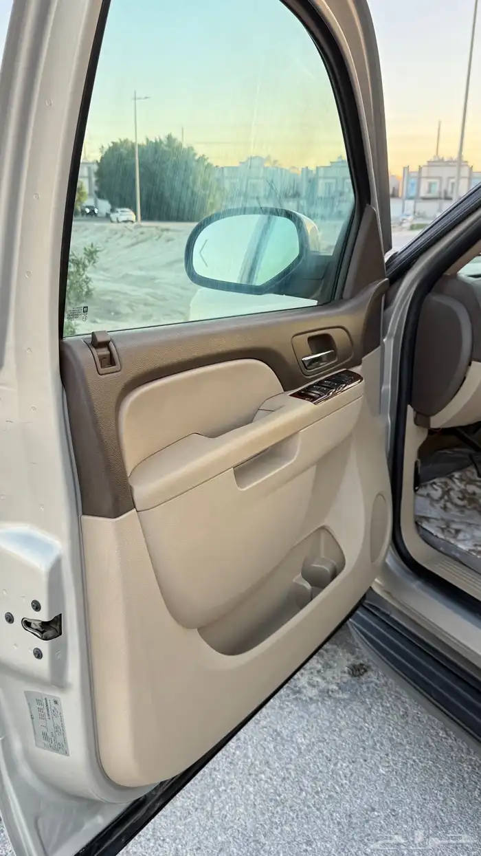 يوكن 2010 SEL لون ذهبي للبيع 5