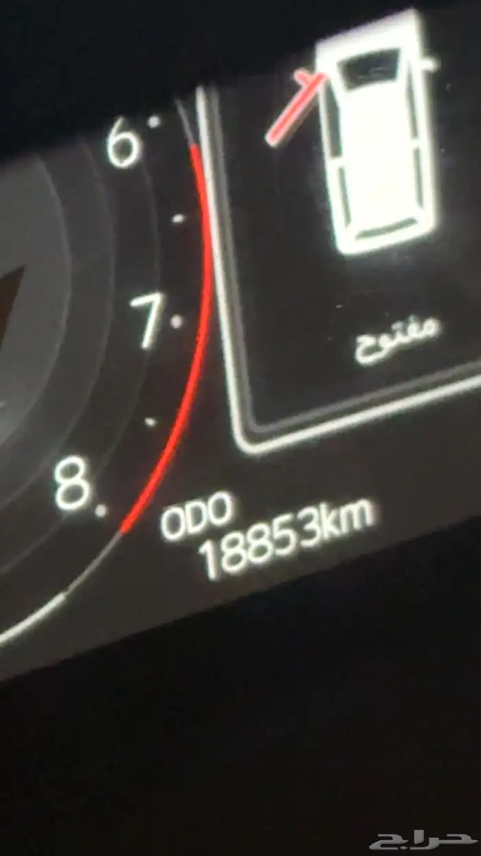تويوتا يارس 2023سياره نضيفه جدا ممشى 18الف فيها حكات خفيف 3