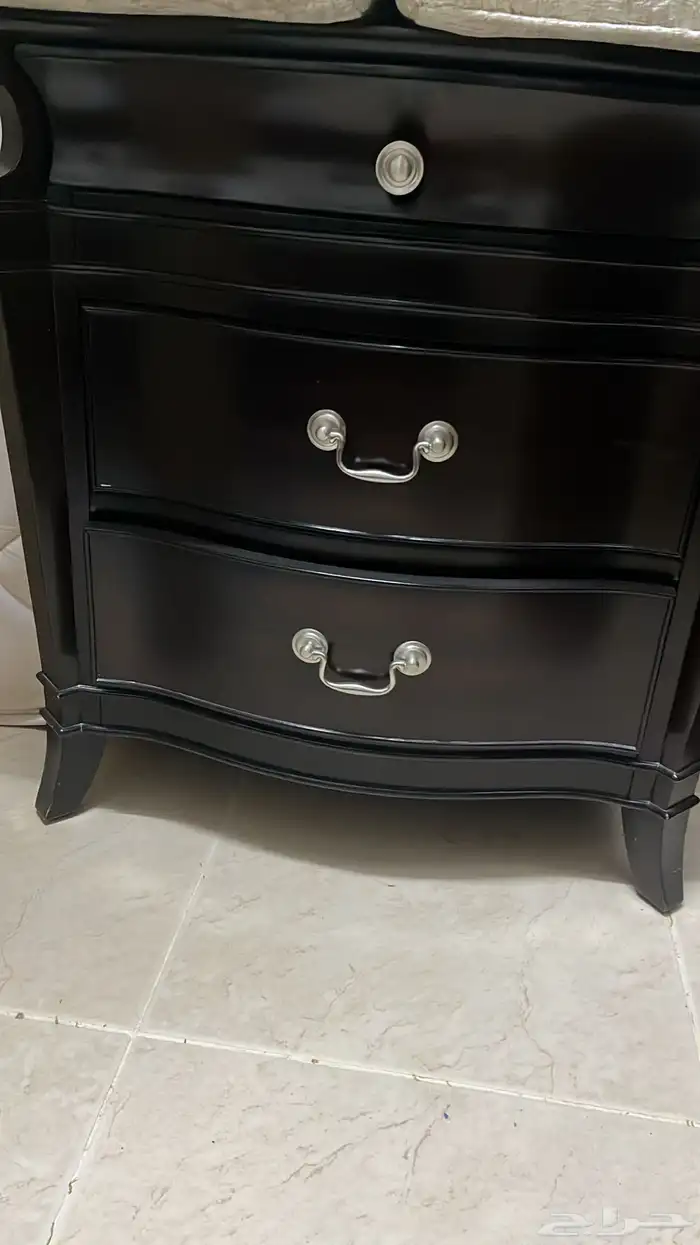 غرفة نوم كلاسيك بني محروق مع السرير 1