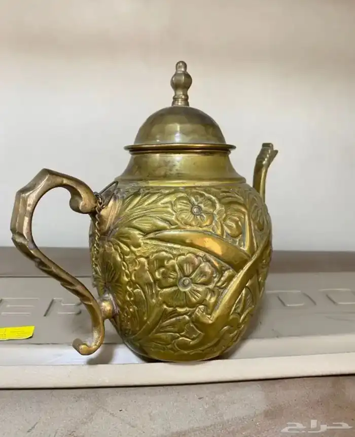 إبريق نحاسي كبير منقوش من جميع الجهات 2
