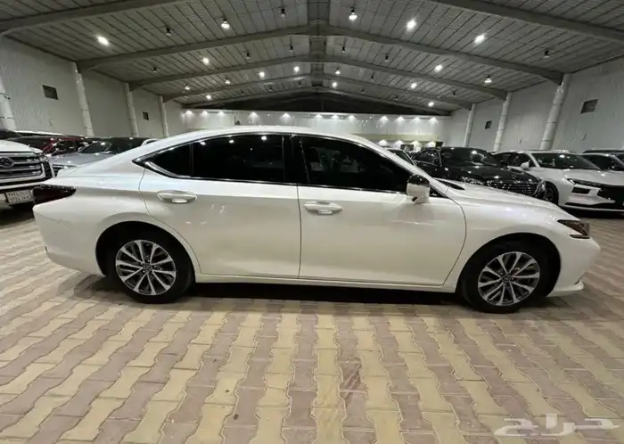 لكزس ES250 موديل 2024 نضيف 3
