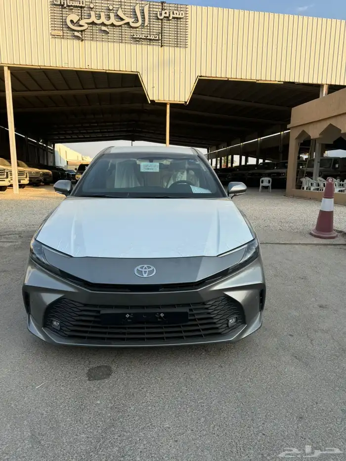 تويوتا كامري 2025 E بنزين سعودي جديد اللون تيتانيوم 2