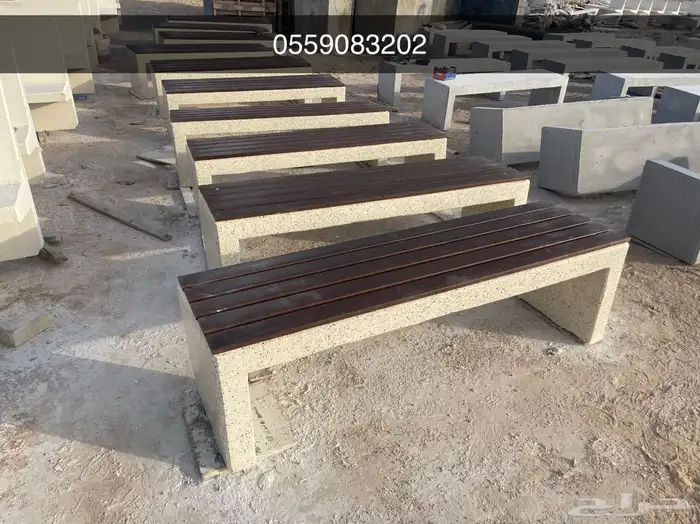 كراسي خرسانية سلات نفايات احواض زرع طاولات 22