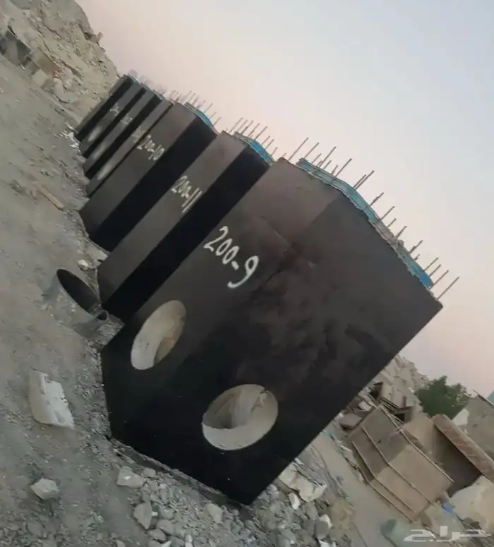 كراسي خرسانية سلات نفايات احواض زرع طاولات 45