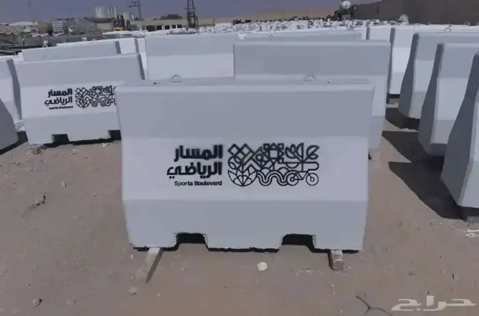كراسي خرسانية سلات نفايات احواض زرع طاولات 36