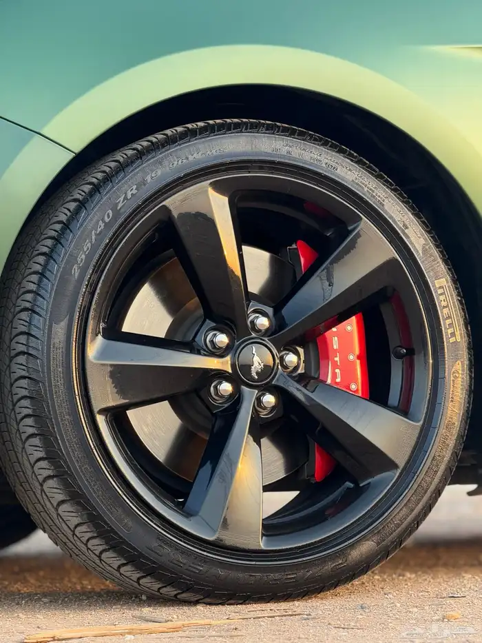 موستنج GT Premium موديل 2022-اللون الأخضر النادر- شبه جديده 12