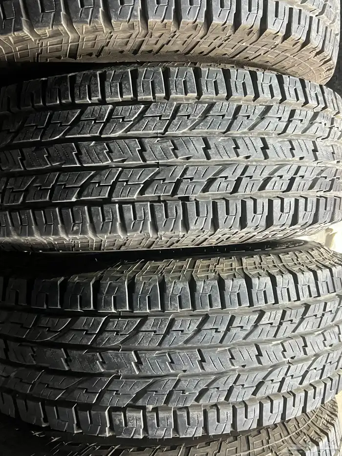 كفرات يوكهاما ربع حجري مقاس 17 22