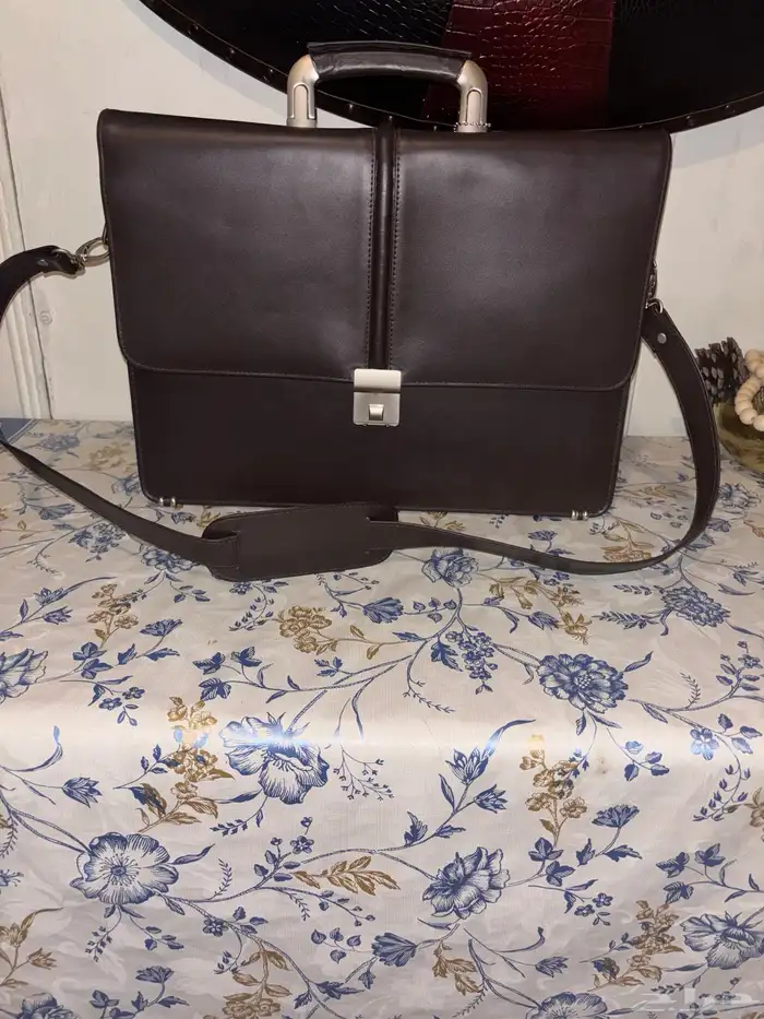 16 by 12 inch premium genuine leather laptop bag with lock 2