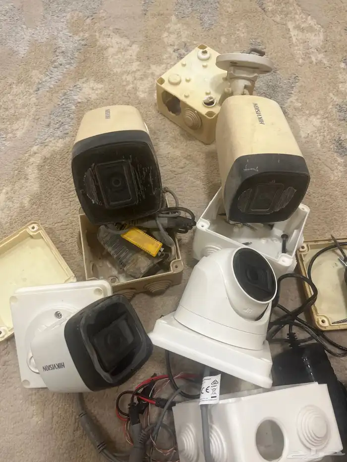 كاميرات مراقبه ماركة Hikvision منزليه العدد 4 مع شاشه 0