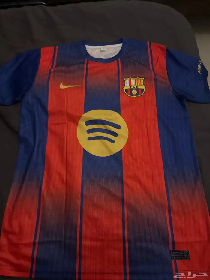 تيشرتين لبرشلونة واحد مقاس L والثانيXXL نظيف توي شاريه امس 2