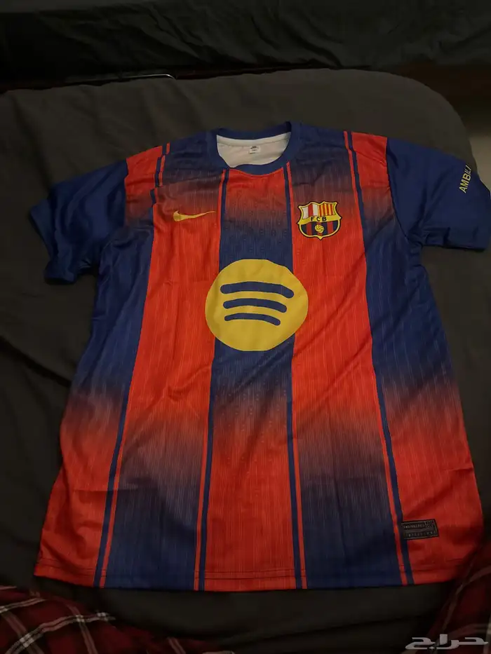 تيشرتين لبرشلونة واحد مقاس L والثانيXXL نظيف توي شاريه امس 0