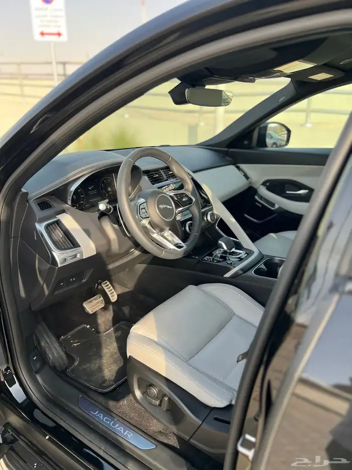 جاكوار E pace 2024 9