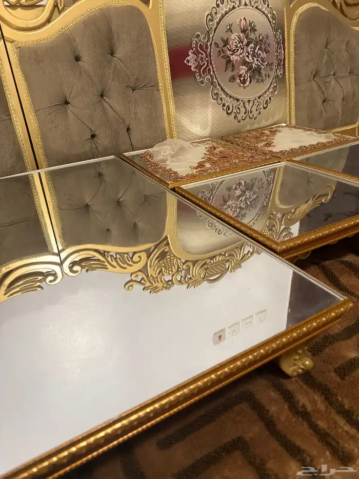 طاولة ارضية ب 100 ويال 0
