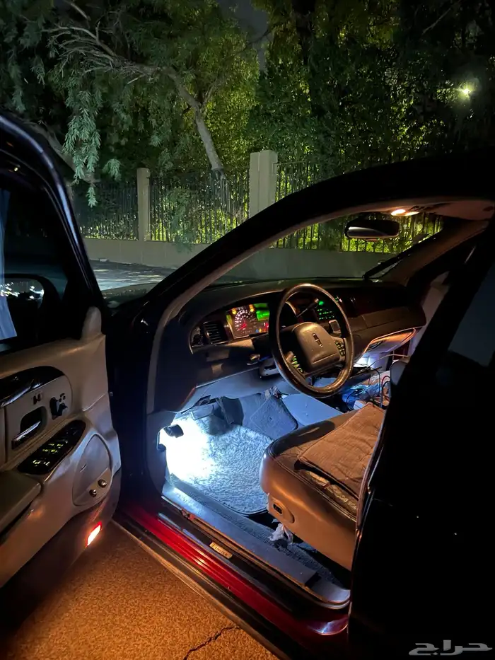 لنكولن تاون كار 1998 76