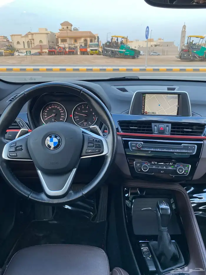 BMW X1 2016 بحالة الوكاله 9