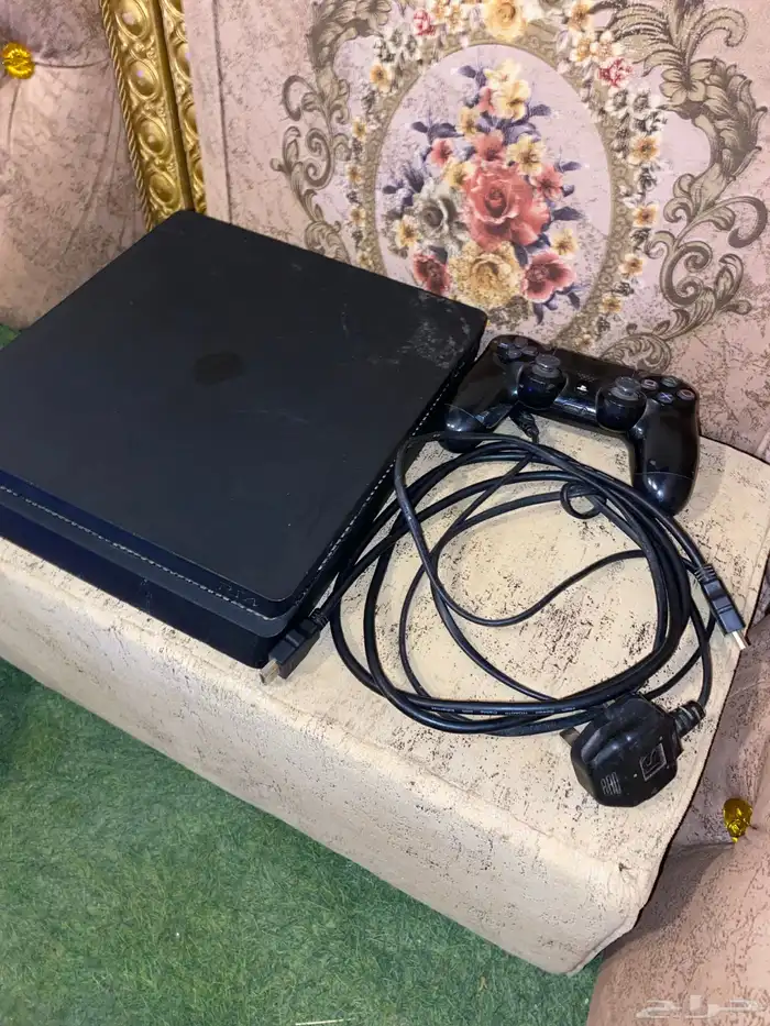 عندي سوني فور PS4مع يد سوني به مشكله مدخل ال HD معه اسلاكه 1
